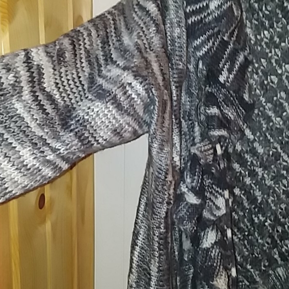 Eyes catching sweater Small - Picture 9 of 10